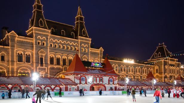 Eislaufen auf dem Roten Platz (Bild) bekam Konkurrenz durch den größten Eislaufplatz der Welt