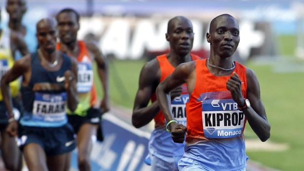 epa03793698 Asbel Kiprop of Kenya competes in the men&#039;s 1500m race during the IAAF Diamond League meeting at the Stade Louis II in Monaco, 19 July 2013. EPA/SEBASTIEN NOGIER