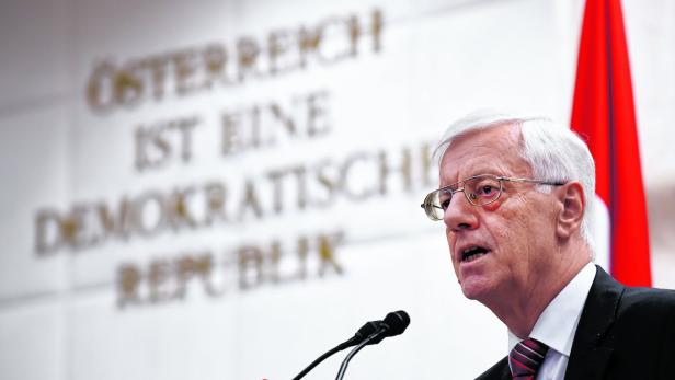 Krisenhaft: VfGH-Präsident Gerhart Holzinger muss die von Richter-Kollege Johannes Schnizer ausgelöste Krise nun meistern
