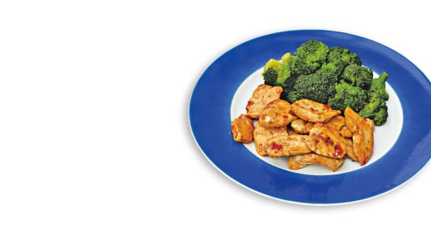 Ein Teller mit Hähnchenfleisch in Soße und Brokkoli.