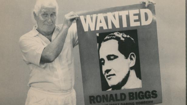 Posträuber Ronald Biggs hielt Scotland Yard 36 Jahre lang zum Narren - hier Biggs mit seinem eigenen Fahndungsfoto.