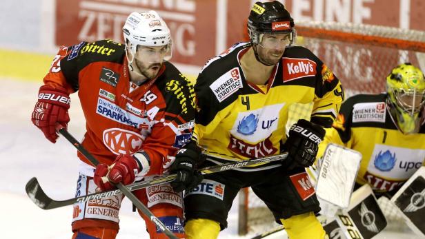 Nach der Niederlage gegen die Vienna Capitals muss der KAC (links) um die Playoffs zittern.