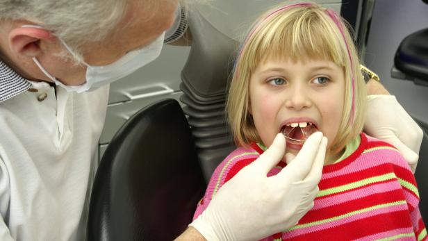 Ab 1. Juli kommt die Gratiszahnspange für Kinder und Jugendliche.