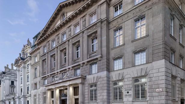 Das Park Hyatt Vienna Hotel in einem klassischen Gebäude mit Steinfassade.