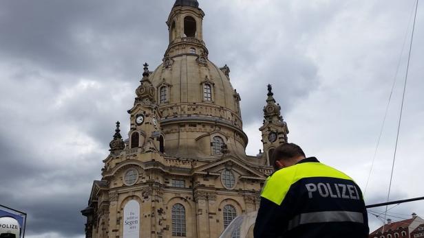 2600 Polizisten sollen Ausschreitungen in Dresden verhindern.