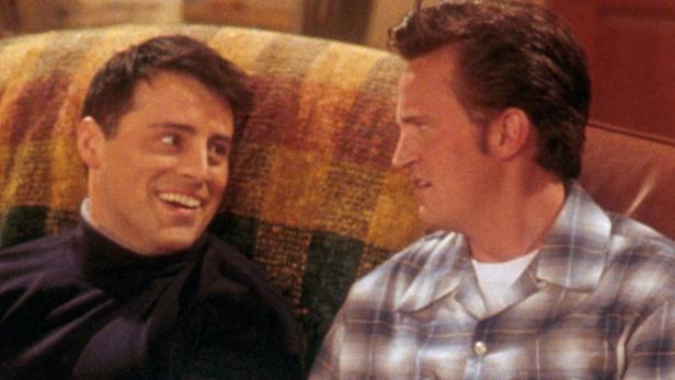 Joey schuldet Chandler eine schöne Stange Geld.