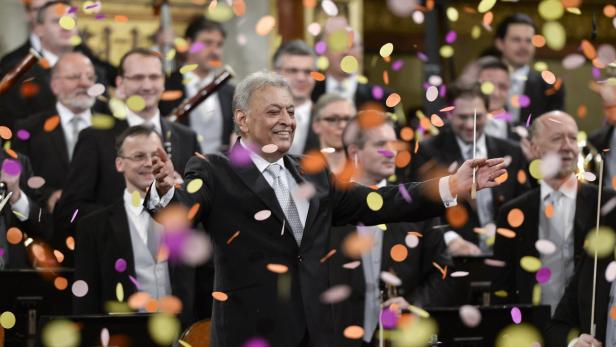 Dirigent Zubin Mehta und die Wiener Philharmoniker badeten beim Neujahrskonzert 2015 auch im Konfettiregen und sorgten dabei für einen freudigen musikalischen Auftakt nach Maß