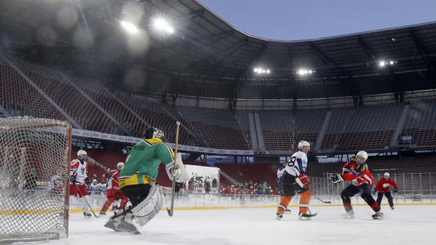 Aufwärmen für das Spiel der Spiele: Am Samstag ist das Klagenfurter Stadion wieder Bühne für das Duell zwischen KAC und VSV.