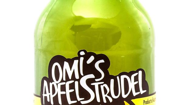 Omi&#039;s Apfelstrudel Erst seit sechs Monaten am Markt und schon in den Supermärkten zu finden: Den österreichischen natürtrüben Apfelsaft, der tatsächlich wie flüssiger Apfelstrudel schmeckt, erfand der Steirer Fred Kendlbacher. Die Sommermischung: mit Sekt aufspritzen.