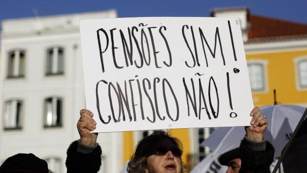 &quot;Pensionen ja, Delogierungen nein&quot;: Demonstration gegen den Sparkurs in Portugal