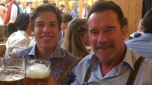 Joseph feiert mit Vater Schwarzenegger