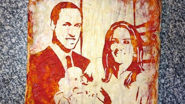 Eine Pizza mit dem Porträt von Prinz William, Kate Middleton und ihrem Baby.