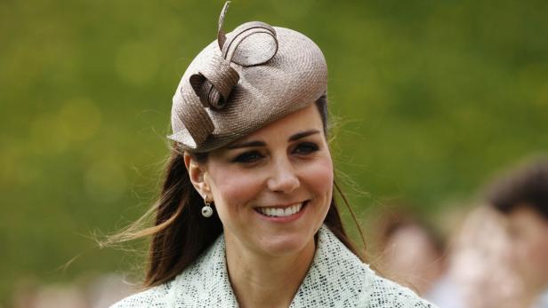 Catherine, Prinzessin von Wales, mit einem hellbraunen Hut.