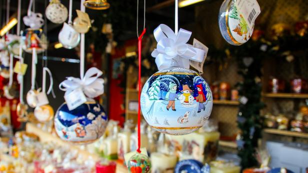 Traditioneller Christbaumschmuck am Christkindlmarkt