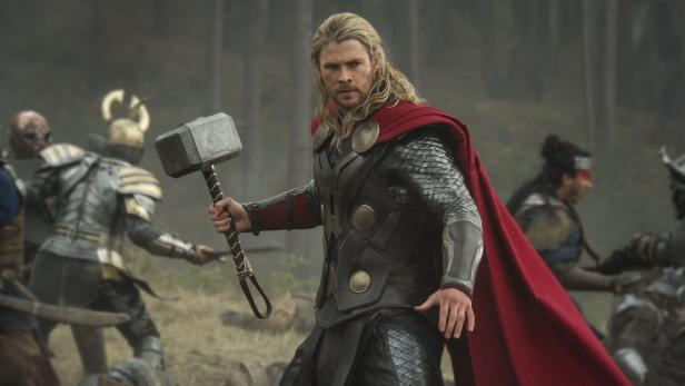 Um Thor Demut beizubringen, verbannte sein Vater ihn einst von seinem Heimatplaneten Asgard auf die Erde. Weil er dann gegen Loki kämpfte, wurde der Donnergott rehabilitiert.