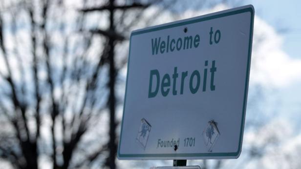 epa03792492 (FILE) File picture dated 03 March 2013 shows a sign that welcomes visitors to the city is seen in Detroit, Michigan, USA. The city of Detroit filed for Chapter 9 bankruptcy protection according to an official 18 July 2013. EPA/JEFF KOWALSKY *** Local Caption *** 50735809