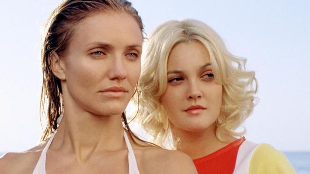 Cameron Diaz und Drew Barrymore posieren für ein Foto.