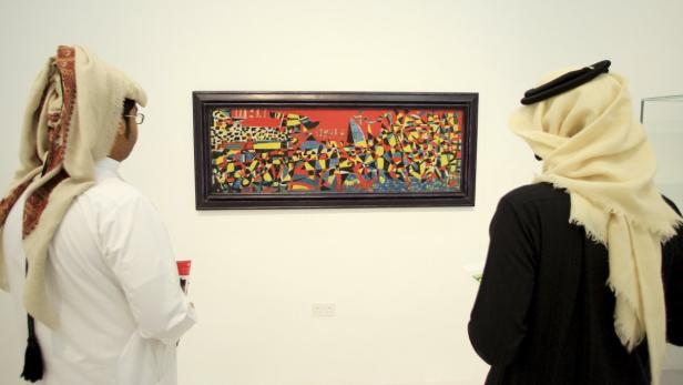 Visitors look at a painting by Fahrenissa Zeid at the Mathaf: Arab Museum of Modern Art in Doha December 30, 2010. REUTERS/Mohammed Dabbous (QATAR - Tags: SOCIETY)