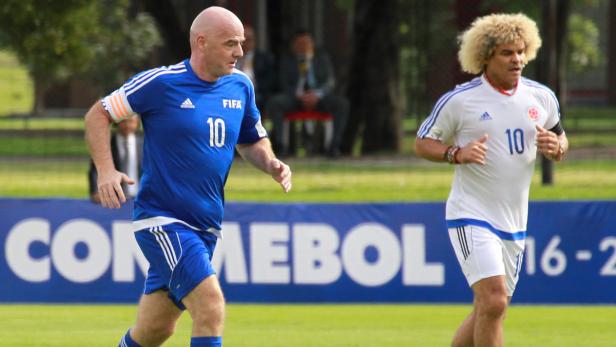 Gianni Infantino (im Bild mit Carlos Valderrama) hat Großes vor.