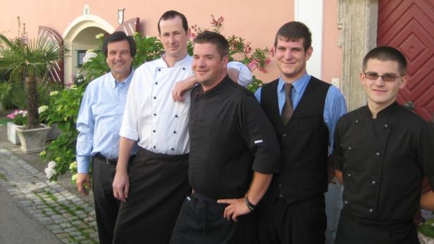 Karl Mandl (ganz links) aus Wösendorf und sein Küchenteam