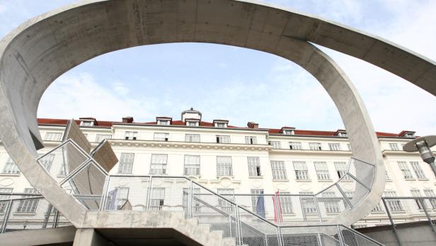 Donau-Uni vergibt bald Doktortitel