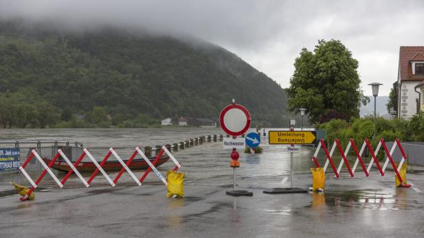 APA13032926-2 - 03062013 - WACHAU - ÖSTERREICH: ZU APA 0022 CI - Situationsübersicht in der Wachau aufgenommen am Sonntag, 02. Juni 2013. Nach den heftigen Regenfällen in Österreich ist es zu Überschwemmungen gekommen.+++ WIR WEISEN AUSDRÜCKLICH DARAUF HIN, DASS EINE VERWENDUNG DES BILDES AUS MEDIEN- UND/ODER URHEBERRECHTLICHEN GRÜNDEN AUSSCHLIESSLICH IM ZUSAMMENHANG MIT DEM ANGEFÜHRTEN ZWECK ERFOLGEN DARF - VOLLSTÄNDIGE COPYRIGHTNENNUNG VERPFLICHTEND +++ APA-FOTO: MATTHIAS FISCHER / NÖ LFKDO