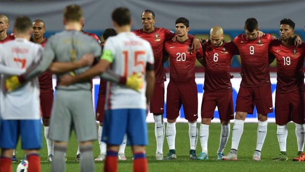 Beim Testspiel zwischen Russland und Portugal gab es eine Schweigeminute.