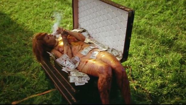 Rihanna schockiert Fans mit blutigem Video