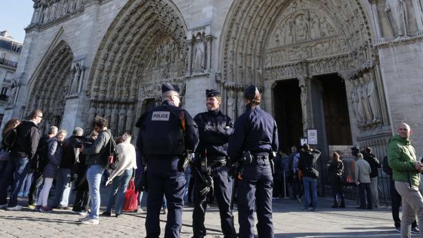 Die Glocken von Notre Dame – und ein riesiges Polizeiaufgebot