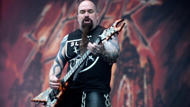 epa03731263 Kerry King of US thrash metal band Slayer performs at the Impact Fest 2013 in Warsaw, Poland, 04 June 2013. The festival runs until 05 June. EPA/JACEK TURCZYK POLAND OUT