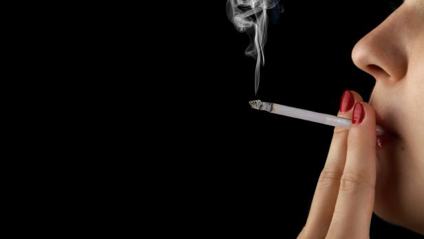 Frauen rauchen häufiger in Belastungssituationen
