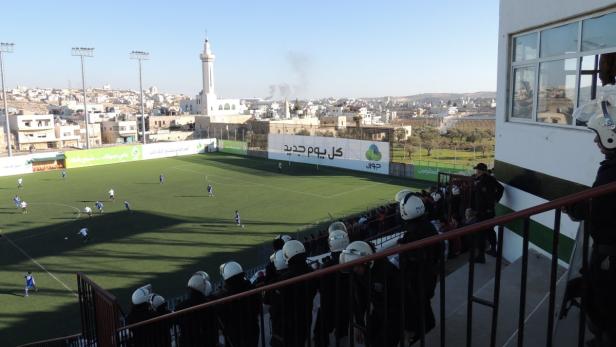 Heimat, fremde Heimat: Weil es im Dorf keinen passenden Fußballplatz gibt, muss Taraji Wadi Al-Nes seine Heimspiele im Stadion von Al-Khader austragen.