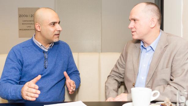 Auf Augenhöhe: Ibrahim Khater und Harald Schmid reden auch über die Arbeit