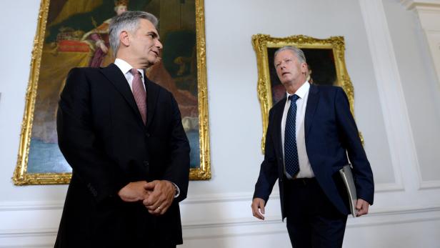 Kanzler Faymann und Vizekanzler Mitterlehner ließen via TV wissen, welchen Weg sie auch in Österreich gegen den Terror einschlagen wollen.