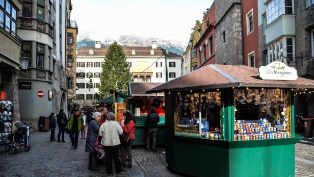 Mit der Eröffnung des Christkindlmarkts in Innsbruck am vergangenen Sonntag ist die Altstadt heuer für Bettler erstmals eine Tabuzone