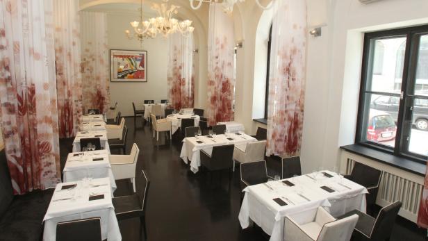 Platz 2: Amarantis Die frühere Grotta Azzurra, Wiens erster Edel-Italiener, ist jetzt ein geschmackvolles Restaurant mit austro-mediterraner Fusionsküche. Restaurant Amarantis Babenbergerstrasse 5 1010 Wien