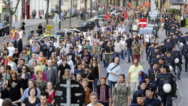 Kundgebung Offensive gegen Rechts &quot;Burschenschafter umzingeln - Raus auf die Straße gegen Rechts!&quot; im Juni 2014.