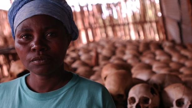 Dancila Nyirabazungu überlebte. Heute ist sie Kuratorin des Genocide Memorials in Ntarama