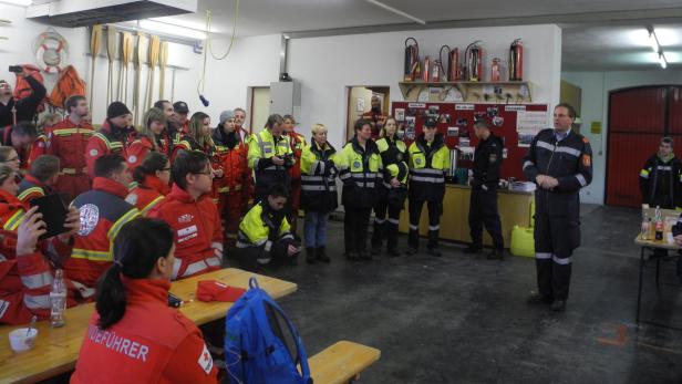 Im Feuerwehrhaus von Straß fanden die Einsatzbesprechungen und die Verpflegung der Helfer statt