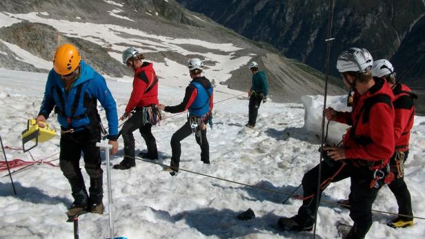Mayrhofen-Grosser Löffler-Kees-Suchgebiet-Vermisste Bergsteiger gefunden-16.Juli 2013-fotocredit:zoom-tirol
