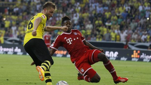 Bayern Munich&#039;s David Alaba (R) challenges Borussia Dortmund&#039;s Jakub Blaszczykowski during their SuperCup 2013 soccer match in Dortmund July 27, 2013. REUTERS/Wolfgang Rattay (GERMANY - Tags: SPORT SOCCER) DFL RULES TO LIMIT THE ONLINE USAGE DURING MATCH TIME TO 15 PICTURES PER GAME. IMAGE SEQUENCES TO SIMULATE VIDEO IS NOT ALLOWED AT ANY TIME. FOR FURTHER QUERIES PLEASE CONTACT DFL DIRECTLY AT + 49 69 650050