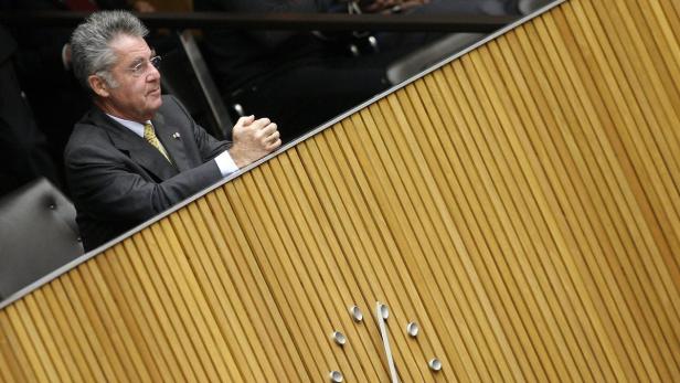 Fischer im Parlament: Opposition will Information über &quot;Hypo-Essen&quot;.
