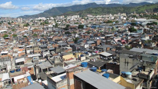 In der Favela in Jacarezinho (kleines Krokodil) leben geschätzte 70.000 bis 80.000 Menschen.