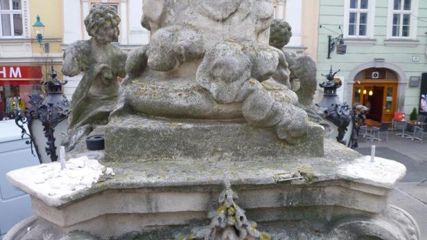 Barocke Statuen von Mariensäule gestohlen