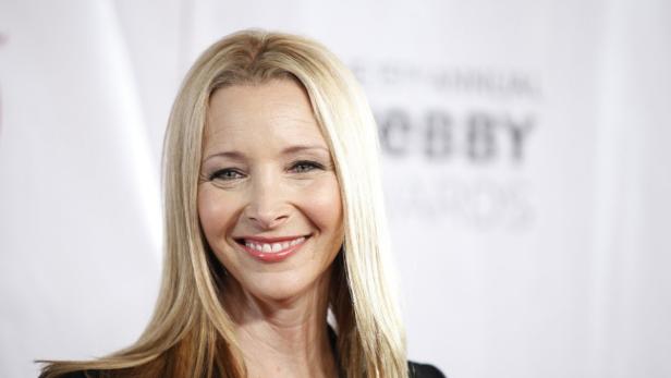 Actress Lisa Kudrow arrives at the 15th annual Webby Awards in New York June 13, 2011. REUTERS/Lucas Jackson (UNITED STATES - Tags: ENTERTAINMENT)