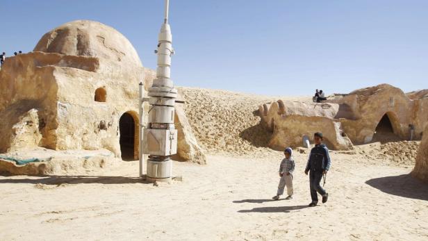Ein wichtiger Drehort derdroht vom Wüstensand der Sahara verweht zu werden. Um den Schauplatz zahlreicher Szenen vor wandernden Dünen zu bewahren, hat Tunesien eine internationale Spendenkampagne gestartet.