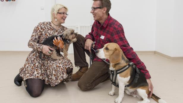 Doggy Date ist ein Speed-Dating für Hundebesitzerinnen und Hundebesitzer. Wien, 15.11.2014