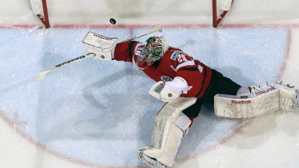 Austria&#039;s goalie Bernhard Starkbaum reacts as he conceeds a goal during their 2013 IIHF Ice Hockey World Championship preliminary round match against Russia at the Hartwall Arena in Helsinki May 13, 2013. REUTERS/Grigory Dukor (FINLAND - Tags: SPORT ICE HOCKEY)