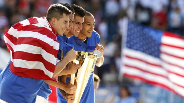 Team U.S. celebrates their win over Panama in the CONCACAF Gold Cup soccer final in Chicago, Illinois, July 28, 2013. REUTERS/Jim Young (UNITED STATES - Tags: SPORT SOCCER TPX IMAGES OF THE DAY)