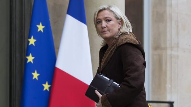 Marine Le Pen wurde von Charlie Hebdo als Faschistin dargestellt.